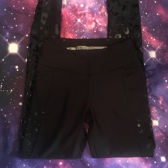 Victoria Sport knockout tight with cheetah decal - Picture 2 of 5